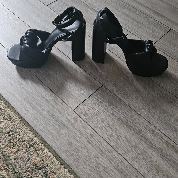 New in Box - Gabrielle Union 'Mai' Platform Heel - Picture 3 of 5